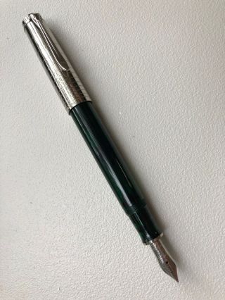 Pelikan Souveran M425 Fountain Pen Dark Emerald Green With Sterling Silver Cap