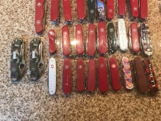 TSA Confiscated Victorinox And Wenger Knives Over 13.  14 Lbs Various Sizes. 6