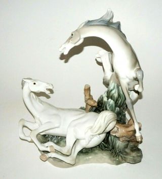 1990s Spanish Porcelain Sculpture " Two Horses " By Fulgencio García Lladro (dgt)