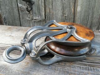 Antique CAST Iron AND WOOD PULLEY PRIMITIVE BARN ORNATE RUSTIC DECOR AND HOOK 5