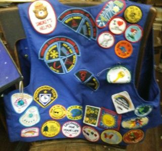 Vintage 80s - 90s Girl Scout Green Vest Badges Pins Cookie Sales