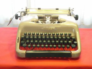 RECONDITIONED TYPEWRITER: ' 58 VOSS WUPPERTAL DeLUXE in CARAMEL: 10 - PITCH PICA - - 10