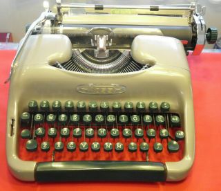 RECONDITIONED TYPEWRITER: ' 58 VOSS WUPPERTAL DeLUXE in CARAMEL: 10 - PITCH PICA - - 11