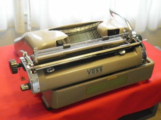 RECONDITIONED TYPEWRITER: ' 58 VOSS WUPPERTAL DeLUXE in CARAMEL: 10 - PITCH PICA - - 4