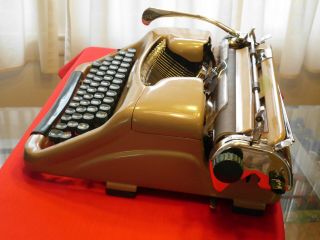 RECONDITIONED TYPEWRITER: ' 58 VOSS WUPPERTAL DeLUXE in CARAMEL: 10 - PITCH PICA - - 5