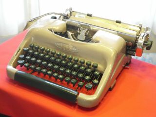 RECONDITIONED TYPEWRITER: ' 58 VOSS WUPPERTAL DeLUXE in CARAMEL: 10 - PITCH PICA - - 7