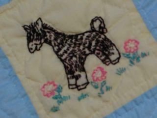 EXQUISITE VINTAGE HAND QUILTED & EMBROIDERY SAFARI ANIMALS FARMHOUSE OLD QUILT 2