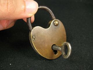 ANTIQUE c.  1910 ' s SMALL BRASS PADLOCK WITH KEY 2
