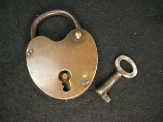 ANTIQUE c.  1910 ' s SMALL BRASS PADLOCK WITH KEY 3