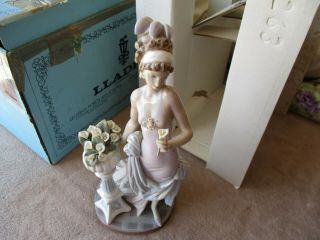 Lladro - A Touch Of Class 5377,  15 " Tall.