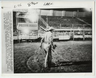 Eddie Adams Vintage 1971 Prison Rodeo Press Photo 1