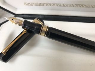 Omas Paragon Old Style Black Celluloid Medium 18k Gold Nib Fountain Pen