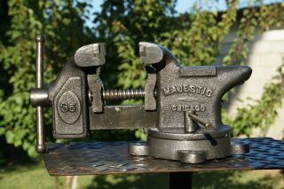 Vintage Majestic Chicago 3 - 3/4  Jaw Swivel Anvil Vise With Pipe Grips No.  35
