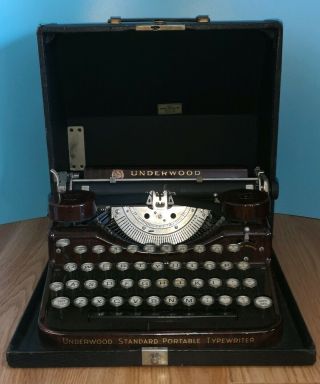 Rare 1930s Underwood Burgundy Wood Grain Paint 4 Bank Portable Typewriter / Case