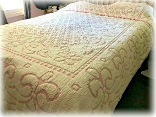 Vintage Pink And White Chenille Bedspread Full / Queen Size Fleur De Lis Pattern