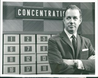 1961 Press Photo Actor Hugh Downs Concentration Celebrity Producer Author 7x9