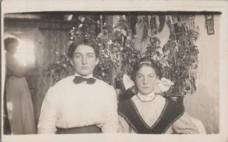 Vintage Postcard Post Card Rppc C1904 - 1918 Young Women Hair Bow Portrait Sisters