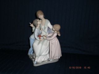 Lladro A Gift Of Love 5596 Retired In - No Box