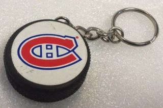 Vintage Nhl Team Logo On A Hockey Puck Keychain Montreal Canadiens Porte - Clés