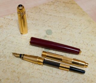 1993 Pasha de Cartier Fountain Pen in Burgundy / Gold Plated Godron cap 9