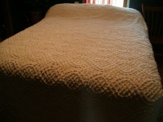Vintage.  White Large Tufts Chenille Bedspread W/fringes 70x102 Cabin Crafts