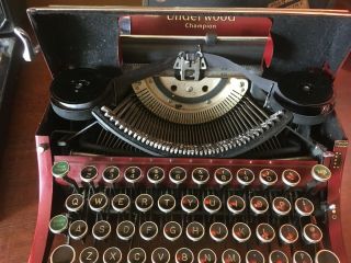 30s Fire Engine Red Underwood Champion Typewriter and Case 5