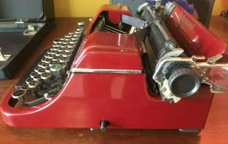 30s Fire Engine Red Underwood Champion Typewriter and Case 7