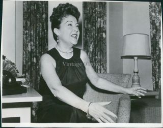 1956 Press Photo Actress Ethel Merman Guest Star Max Liebmans Music Beauty 7x9