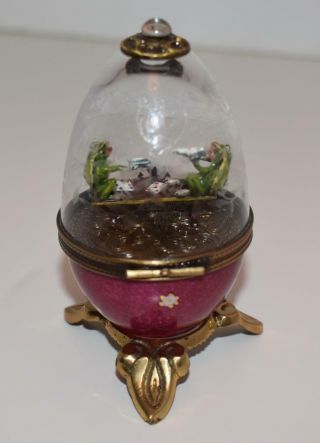 Limoges Peint Main Hinged Egg Shaped Trinket Box - Frogs Playing Poker - 4 " H - Exc