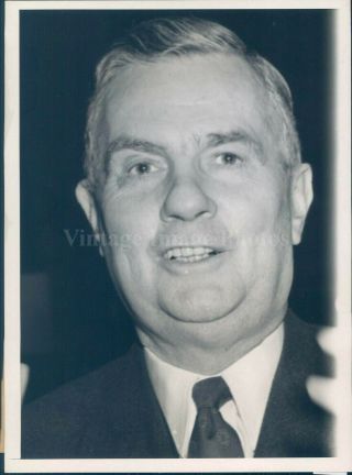 1943 Press Photo Politics Ww2 Era Edward Noble Blue Network Undersecretary 5x7