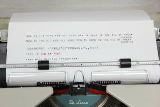 1965 OLYMPIA MODEL SM9 PORTABLE TYPEWRITER WITH CASE 3
