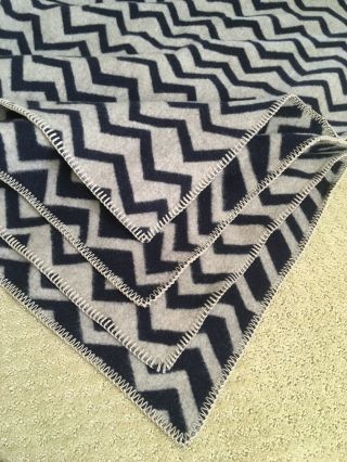 Pendleton USA Wool Blend Blanket Navy Taupe Zig Zag Stripe Chevron King 106 x 88 2