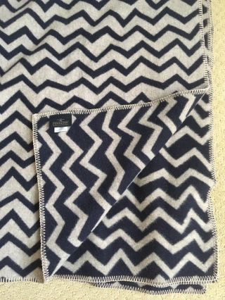 Pendleton USA Wool Blend Blanket Navy Taupe Zig Zag Stripe Chevron King 106 x 88 3