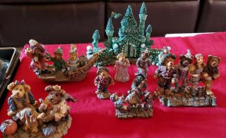 Boyds Bears Wizard Of Oz Resin Figurines With Emerald City.  Gorgeous Set