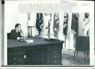 1969 Wire Photo Politics Richard Nixon President Wa White House Desk Flags 8x10