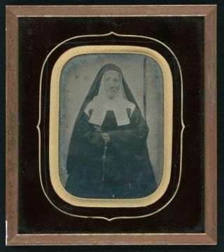 Quarter Plate Ambrotype Of Nun Holding Rosary With Cross 6.  75 " X 5.  5 " Frame