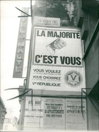 Poster And Pamphlets Political:rue Royale Paris.  - Vintage Photo