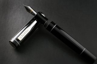 Conklin Duragraph Black Fountain Pen - Fine 14k Nib