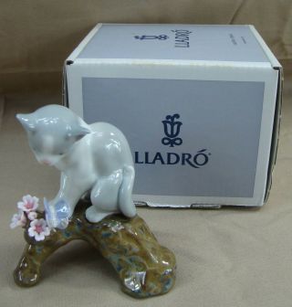 Lladro Blossoms For The Kitten Cat 8382 Figurine W/original Box Flowers Perfect