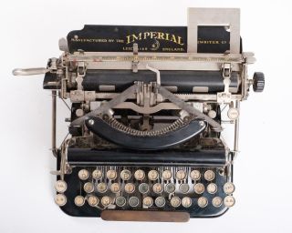 Imperial Model D Typewriter 4