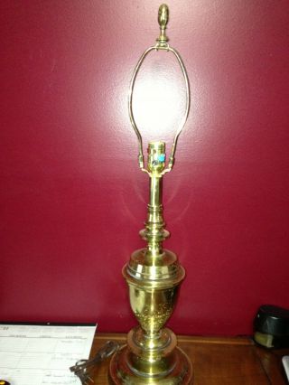 Vintage Stiffel Brass Trophy Urn Hollywood Regency Table Lamp 3 - Way Light 2