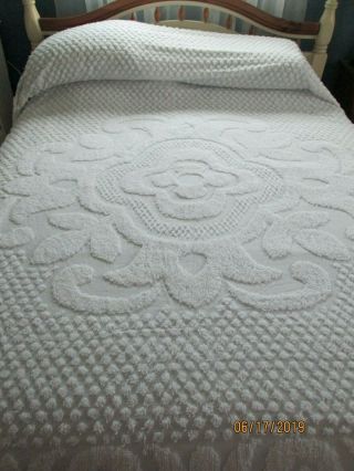 Vintage Queen Size White Chenile Bedspread Made In India 102 " X 118 "