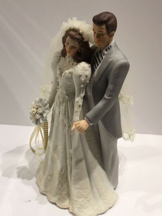 Vintage 1988,  Roman Inc.  Bride and Groom Figurine,  wind up plays Wedding March 3