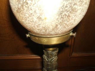 VINTAGE ART DECO? METAL BASE TABLE LAMP WITH PINK TEXTURED GLOBE 6
