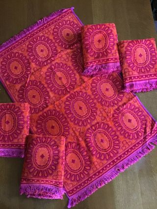 5 Vtg Mid Century Sculpted Red & Orange On Purple Velvet Terry Bath Towels Nos