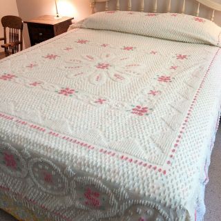 Vintage Chenille Bedspread Pink White Floral 94x108 Blanket Cottage Country Full