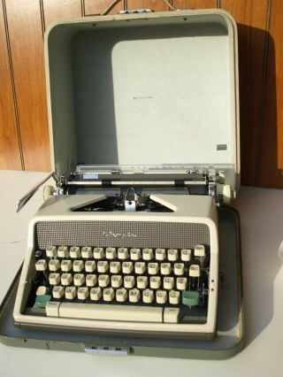 Vintage 1963 Olympia Deluxe Sm - 7 Cursive Font Typewriter With Case