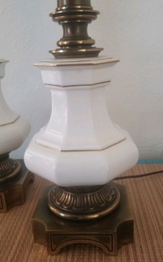 Vintage Stiffel White Porcelain Enamel Brass Table Lamps Hollywood Regency 3