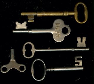 5 Old Vintage Brass & Steel Skeleton Keys Antique Door Key Victorian Lock Wind
