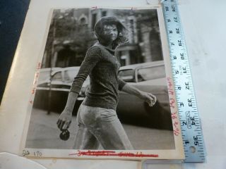 Vintage Glossy Press Photo - Jackie Onasis - Kennedy Streets Of York 1974